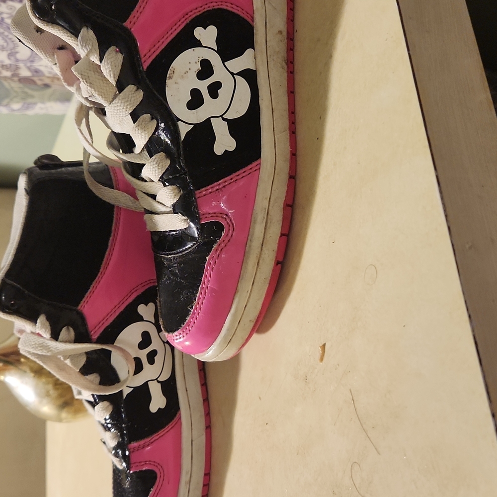 Shoes - Picture 2 of 3